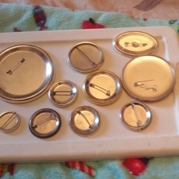 Button pins - Picture 2 of 2